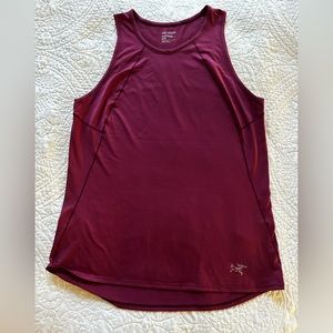 Arc’teryx size medium women’s tank